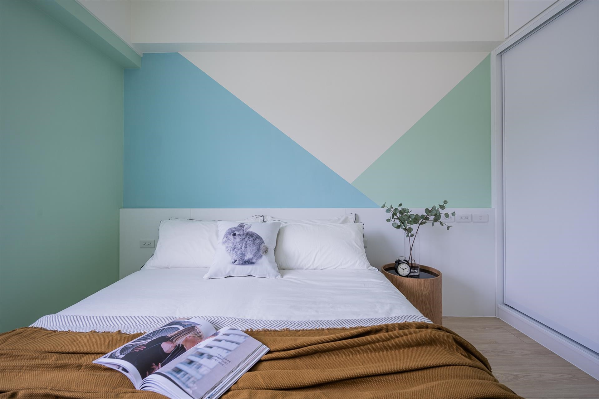 18 種床頭牆面的設計方法，讓你的臥室高雅又舒適，提升睡眠品質 - 澄易設計